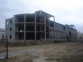Недостроенный корпус городской клинической больницы