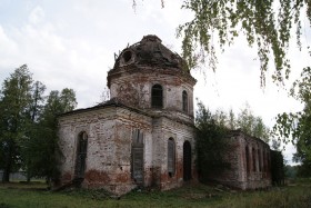 Церковь апостолов Петра и Павла в селе Верх-Ушнур